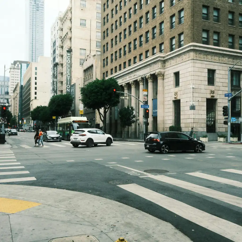 Los Angeles downtown intersection with cars and crosswalks, ideal for rent a car Los Angeles trips outside the basin